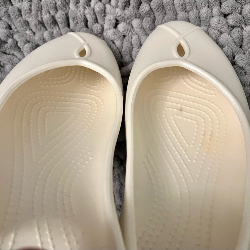 CROCS Cream Flats - Picture 5 of 10